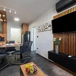Апартаменти Jazine Lux E&t